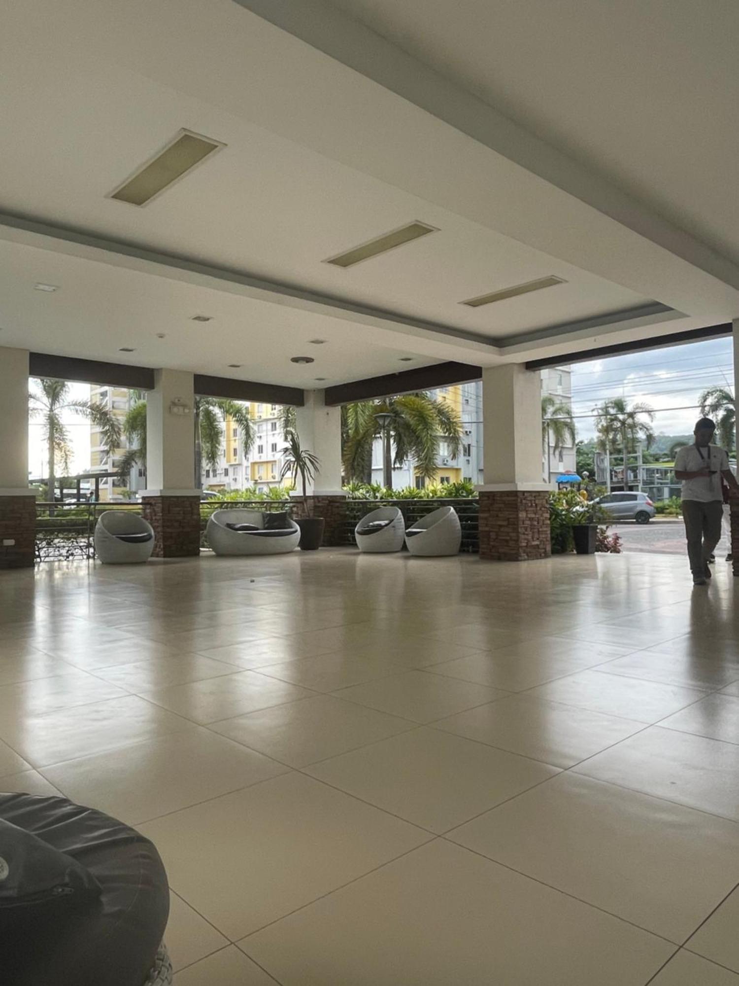 8 Spatial Condominium Davao City Eksteriør bilde